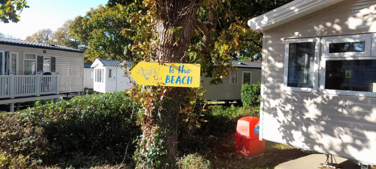 Vila Family Breaks At Rockley Park With Prosecco And A Box Of Chocolates On Arrival Poole Exteriér fotografie